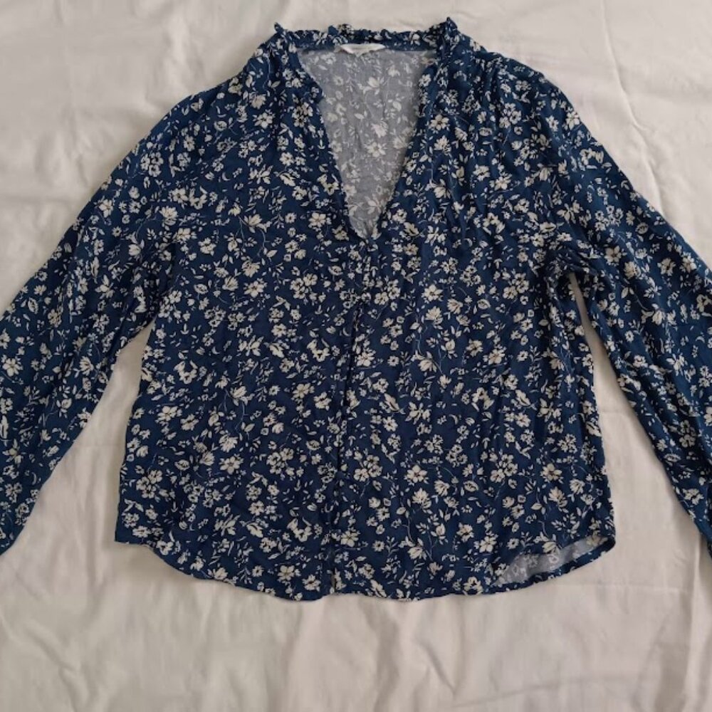 blue floral blouse